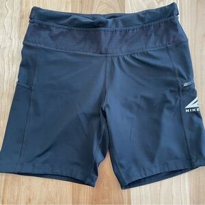 Nike Trail Epic Lux 7” Tight Shorts Large Multiple Pockets
